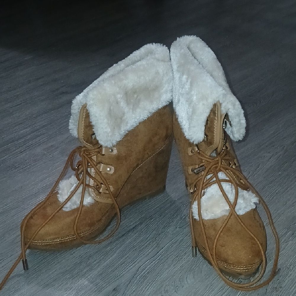 Unionbay Cozy Brown Faux Fur Trim Wedge Ankle Boots Sz 10 NWOT
